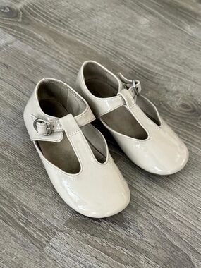 Zara Girls' Patent T-Strap Dress Shoes in Cream